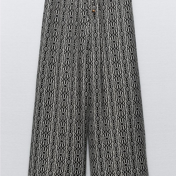 ZARA // Black and White Geometric Wide Leg Pants - Picture 2 of 6